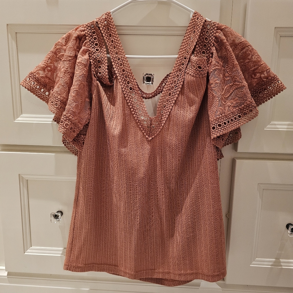 BKE gimmicks Rusty Rose Crochet Cold-Shoulder Blouse Medium New Top NWT - Picture 3 of 14